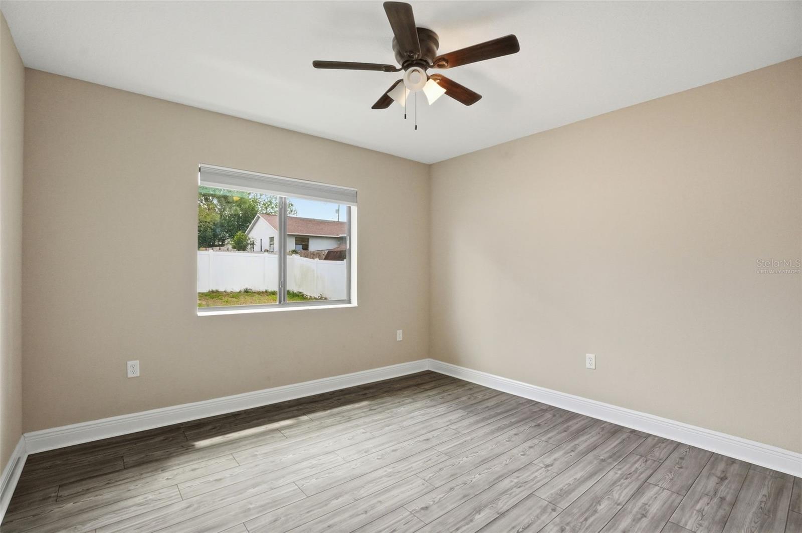 Listing photo id 34 for 4128 Everett Avenue