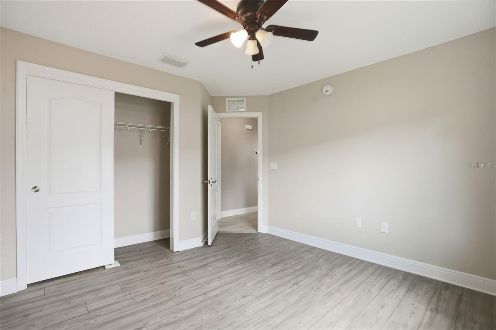 Listing photo id 36 for 4128 Everett Avenue