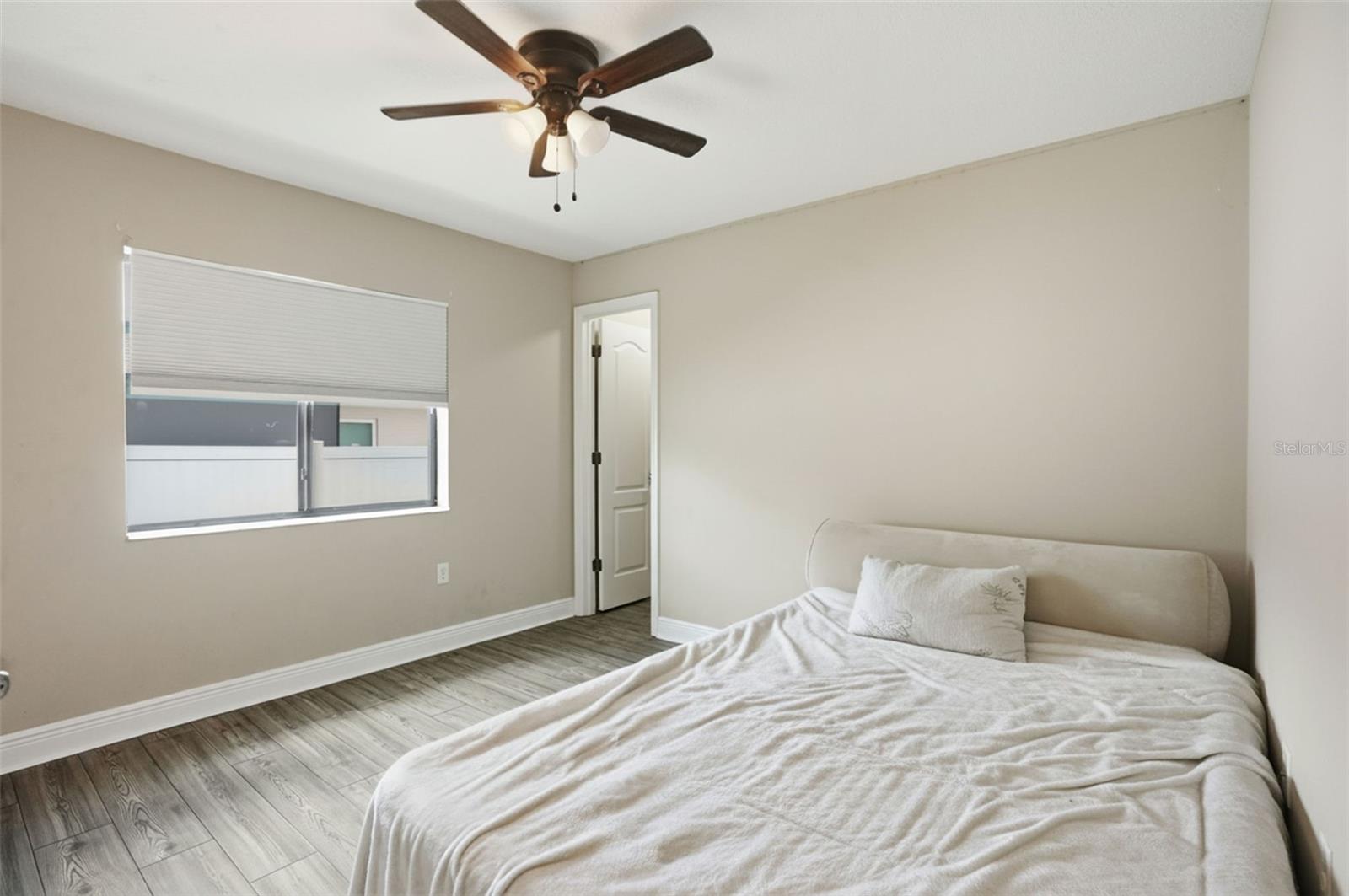 Listing photo id 37 for 4128 Everett Avenue