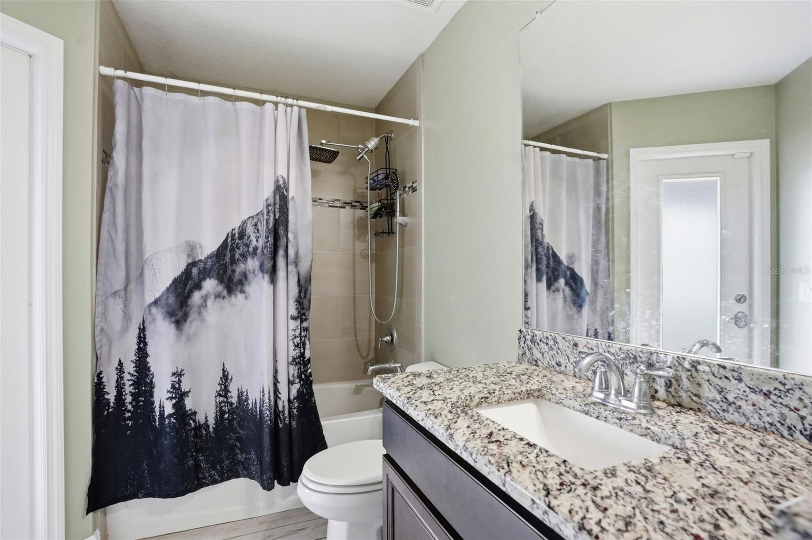 Listing photo id 40 for 4128 Everett Avenue