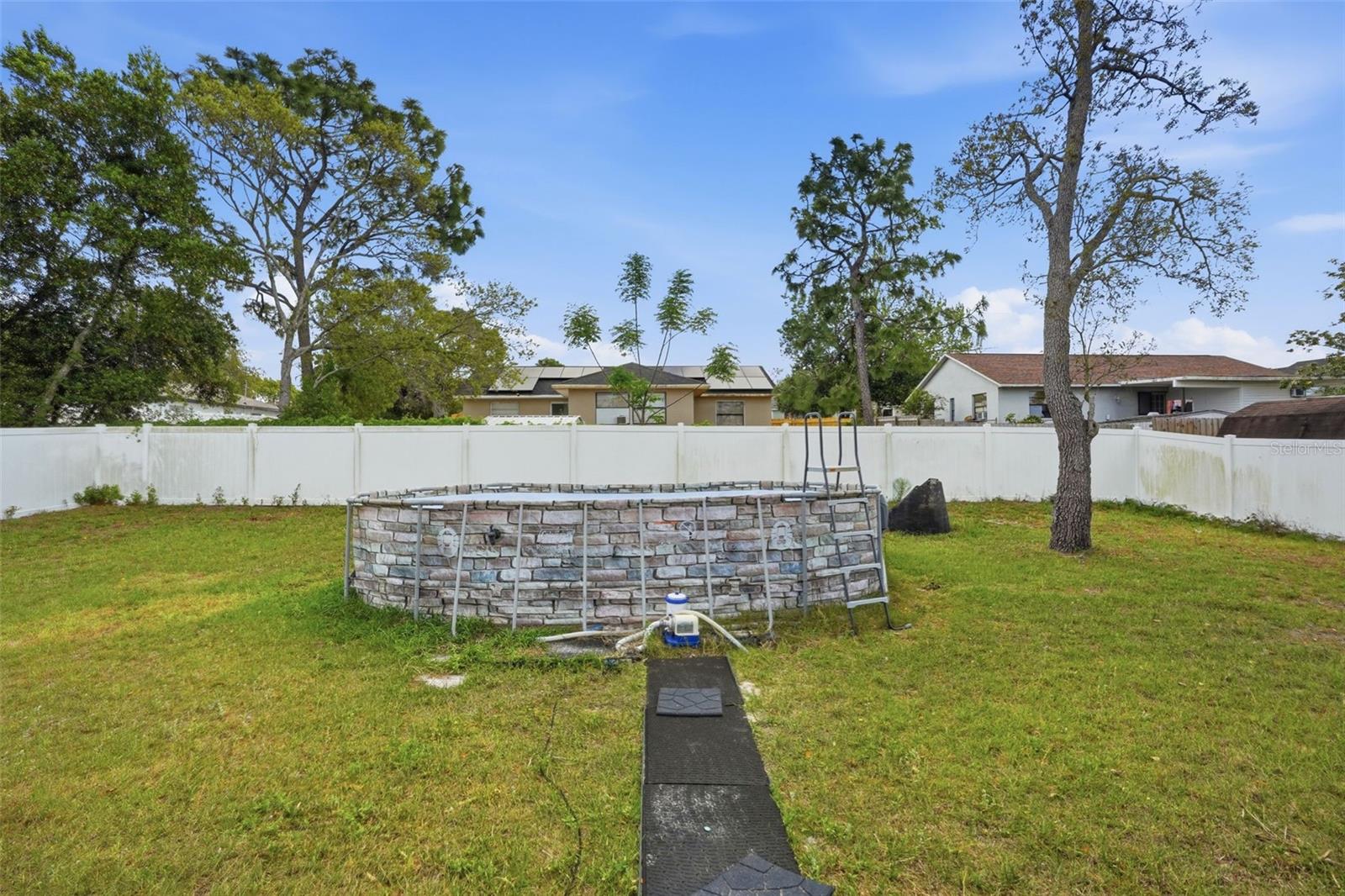 Listing photo id 42 for 4128 Everett Avenue