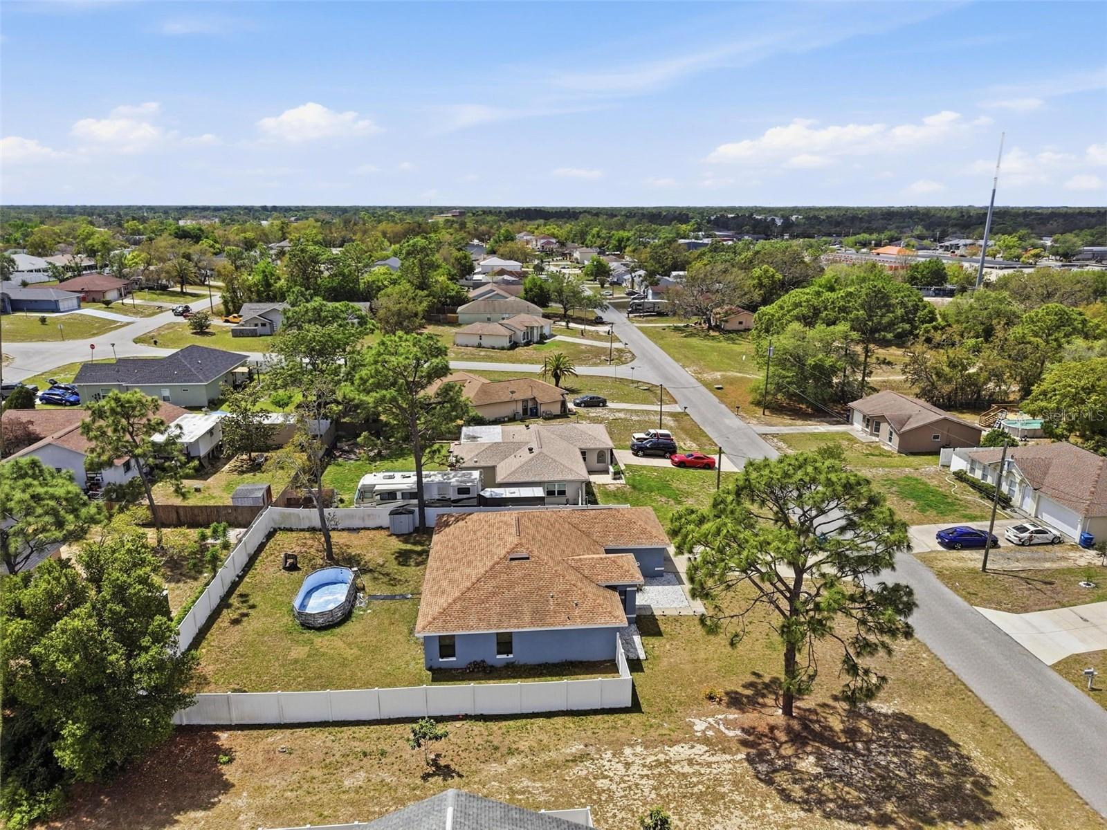 Listing photo id 47 for 4128 Everett Avenue