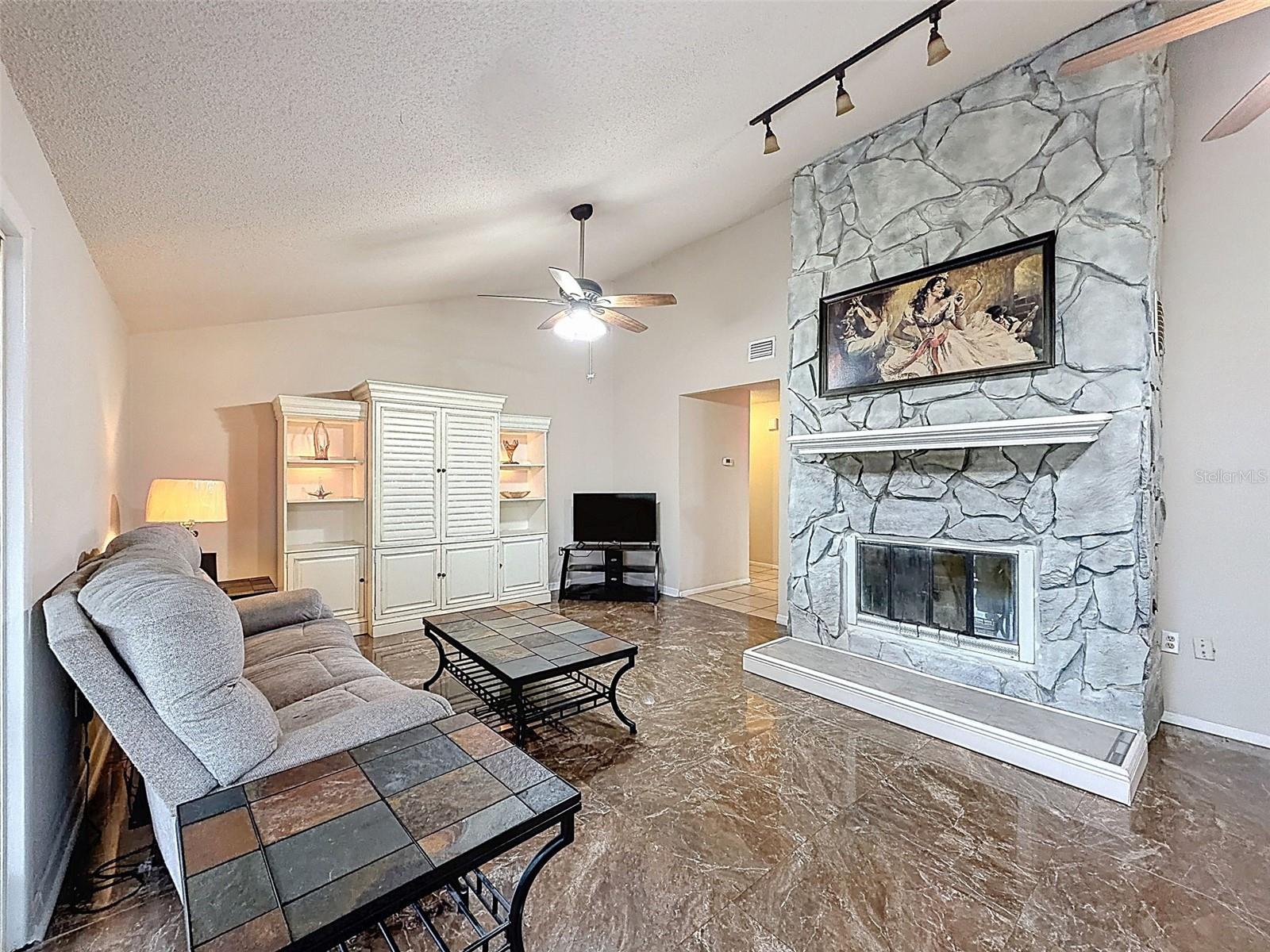 Image 11 of 53 For 16026 Surrey Drive