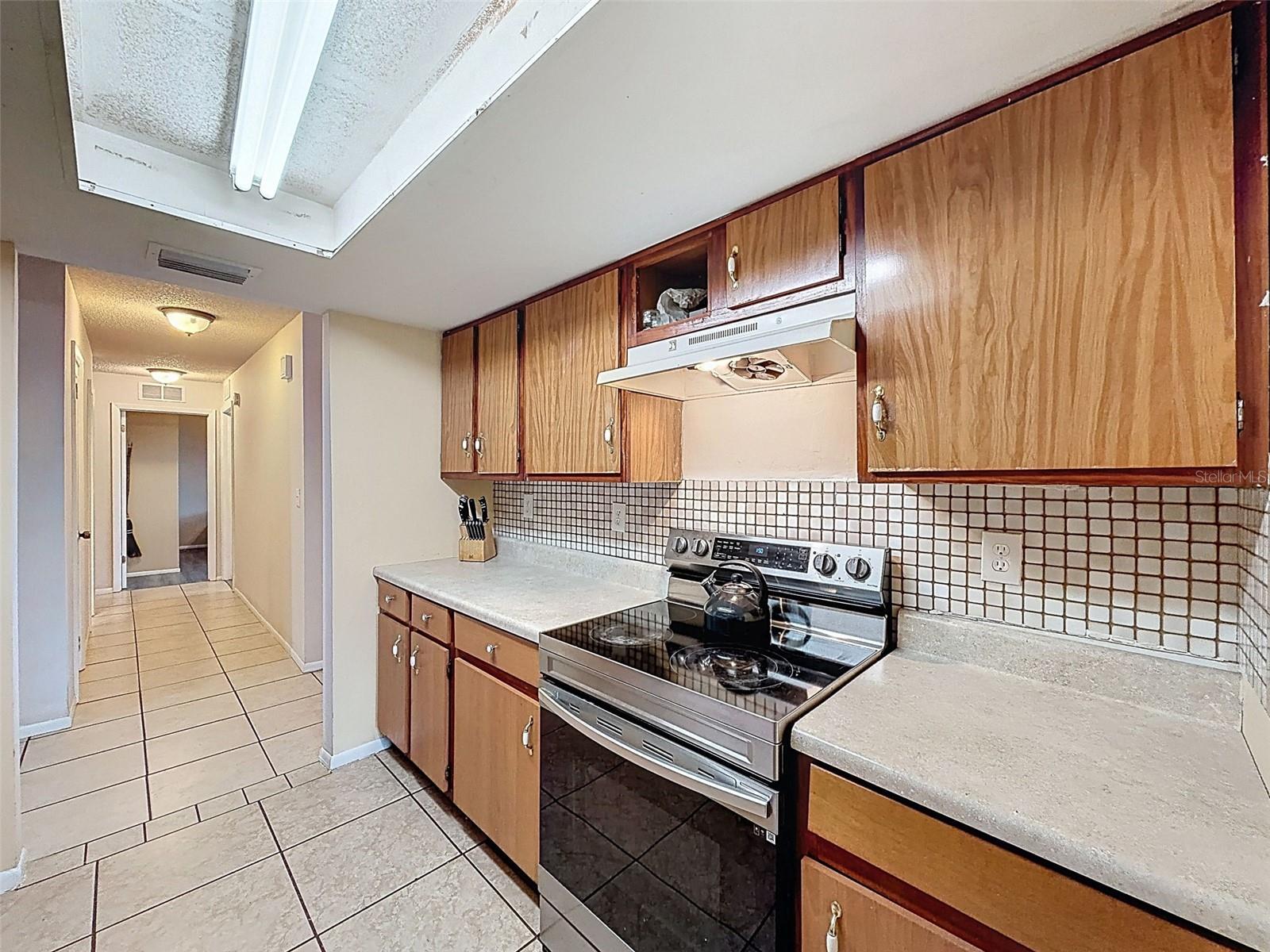 Image 23 of 53 For 16026 Surrey Drive