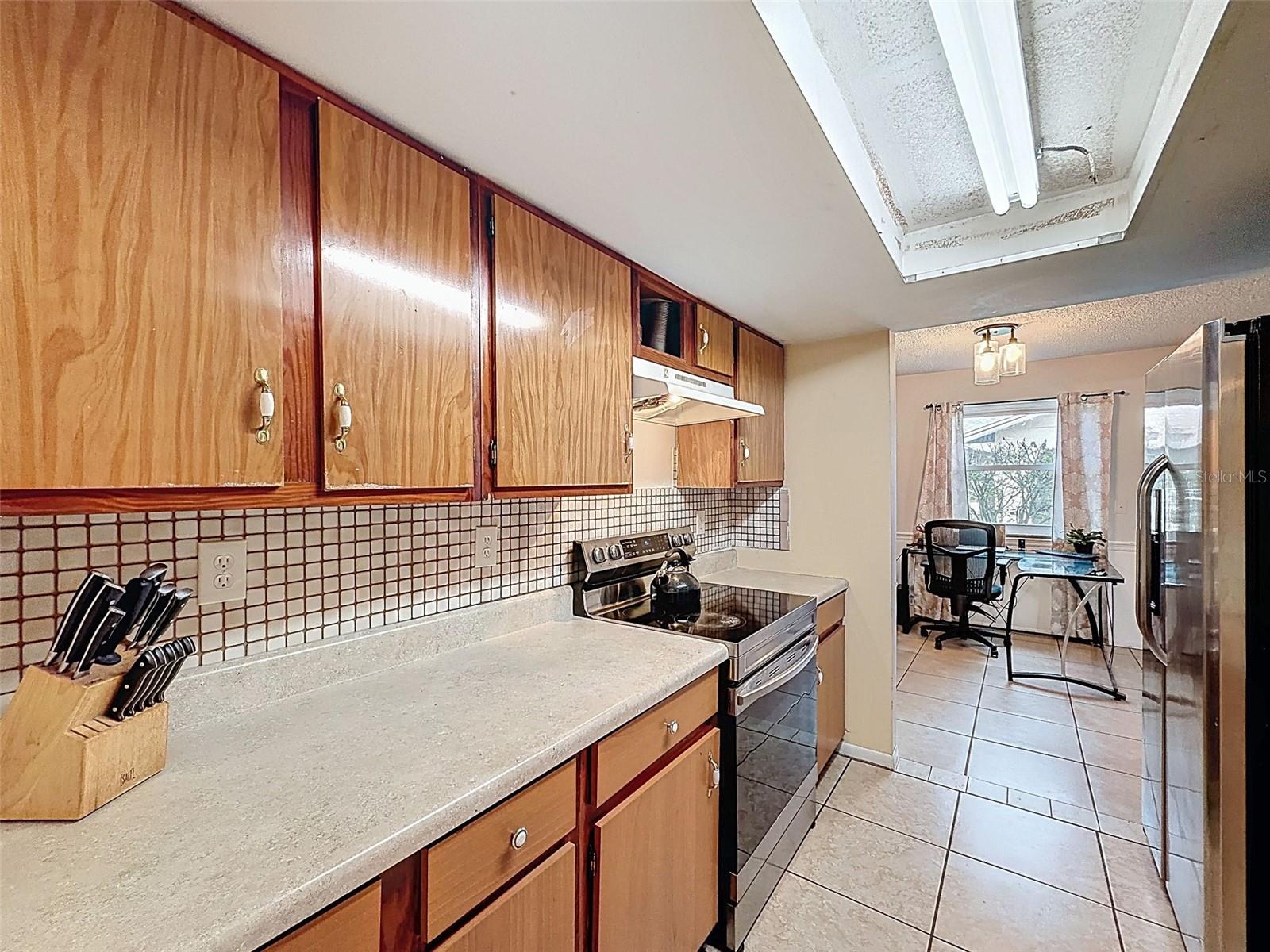 Image 25 of 53 For 16026 Surrey Drive