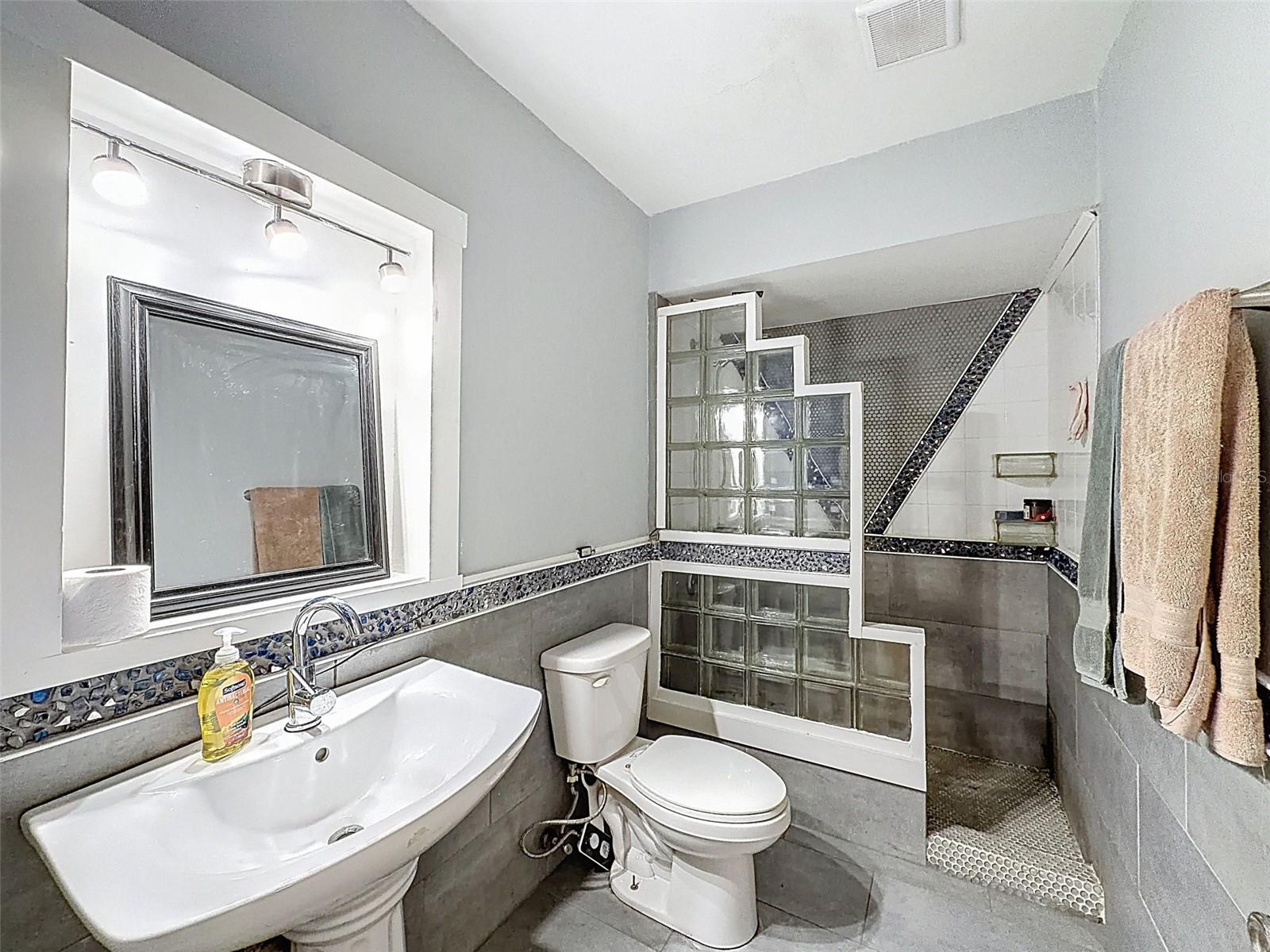 Image 26 of 53 For 16026 Surrey Drive