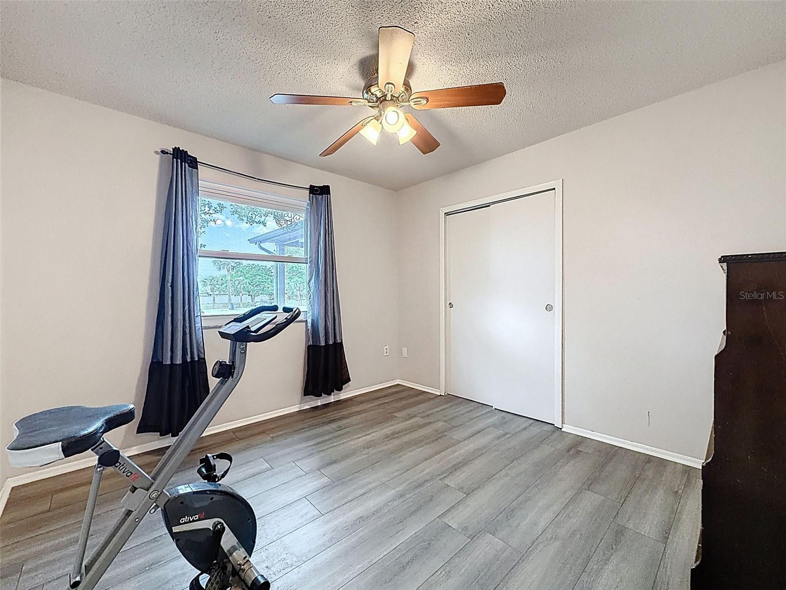 Image 28 of 53 For 16026 Surrey Drive