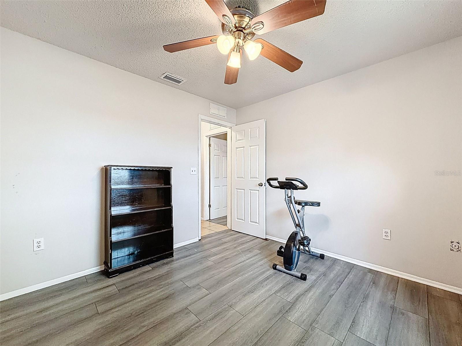 Image 30 of 53 For 16026 Surrey Drive