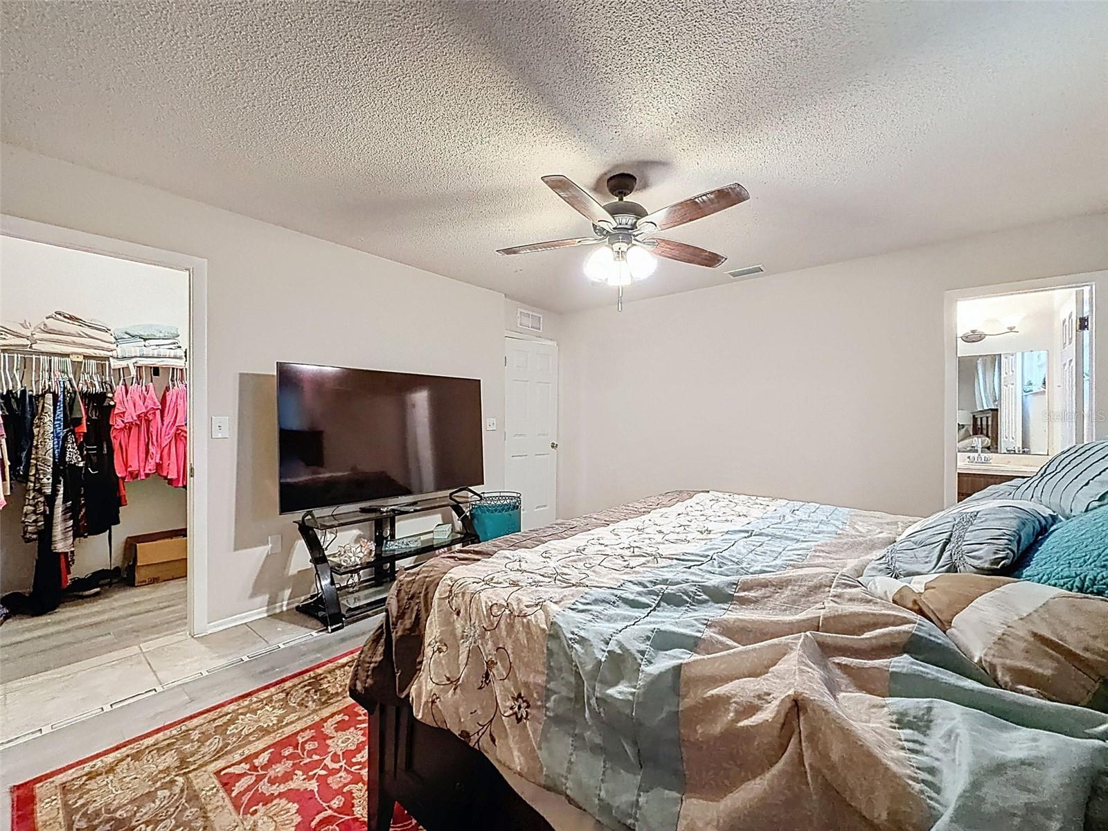 Image 39 of 53 For 16026 Surrey Drive