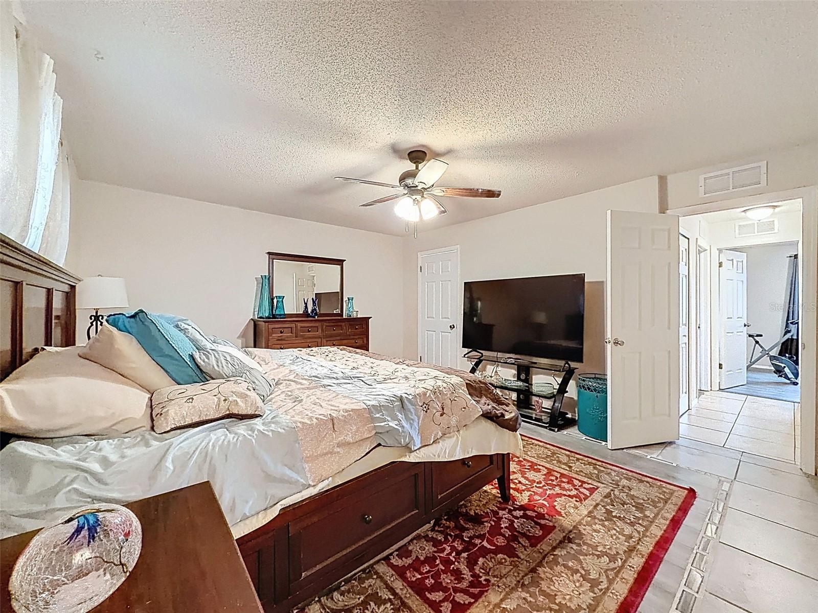 Image 40 of 53 For 16026 Surrey Drive