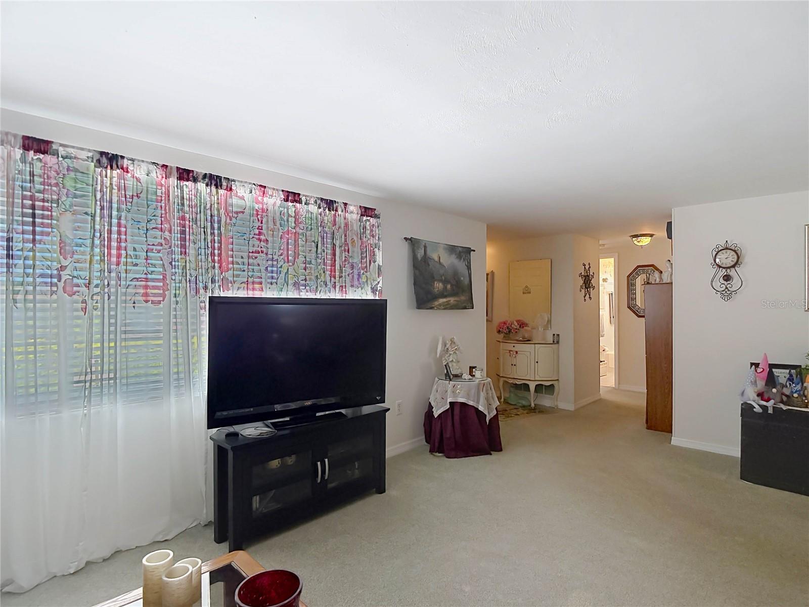 Image 14 of 61 For 11114 White Oak Lane