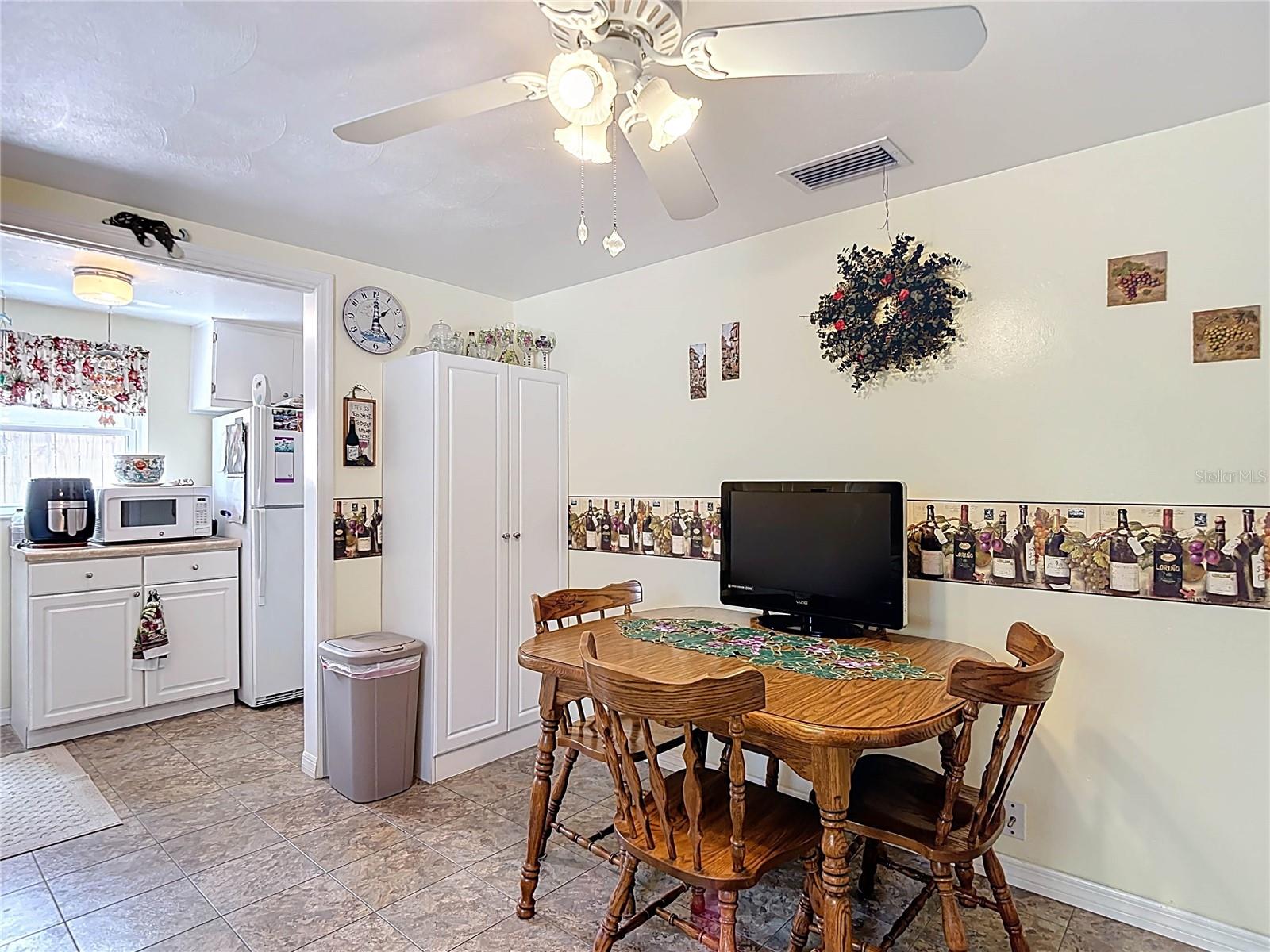 Image 27 of 61 For 11114 White Oak Lane