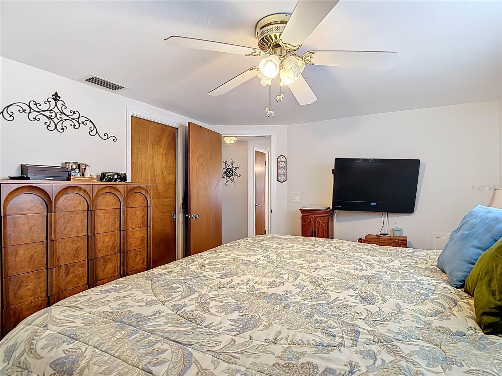 Image 43 of 61 For 11114 White Oak Lane