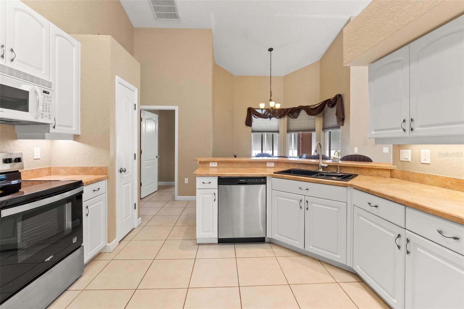 Image 13 of 40 For 8227 Galgano Lane