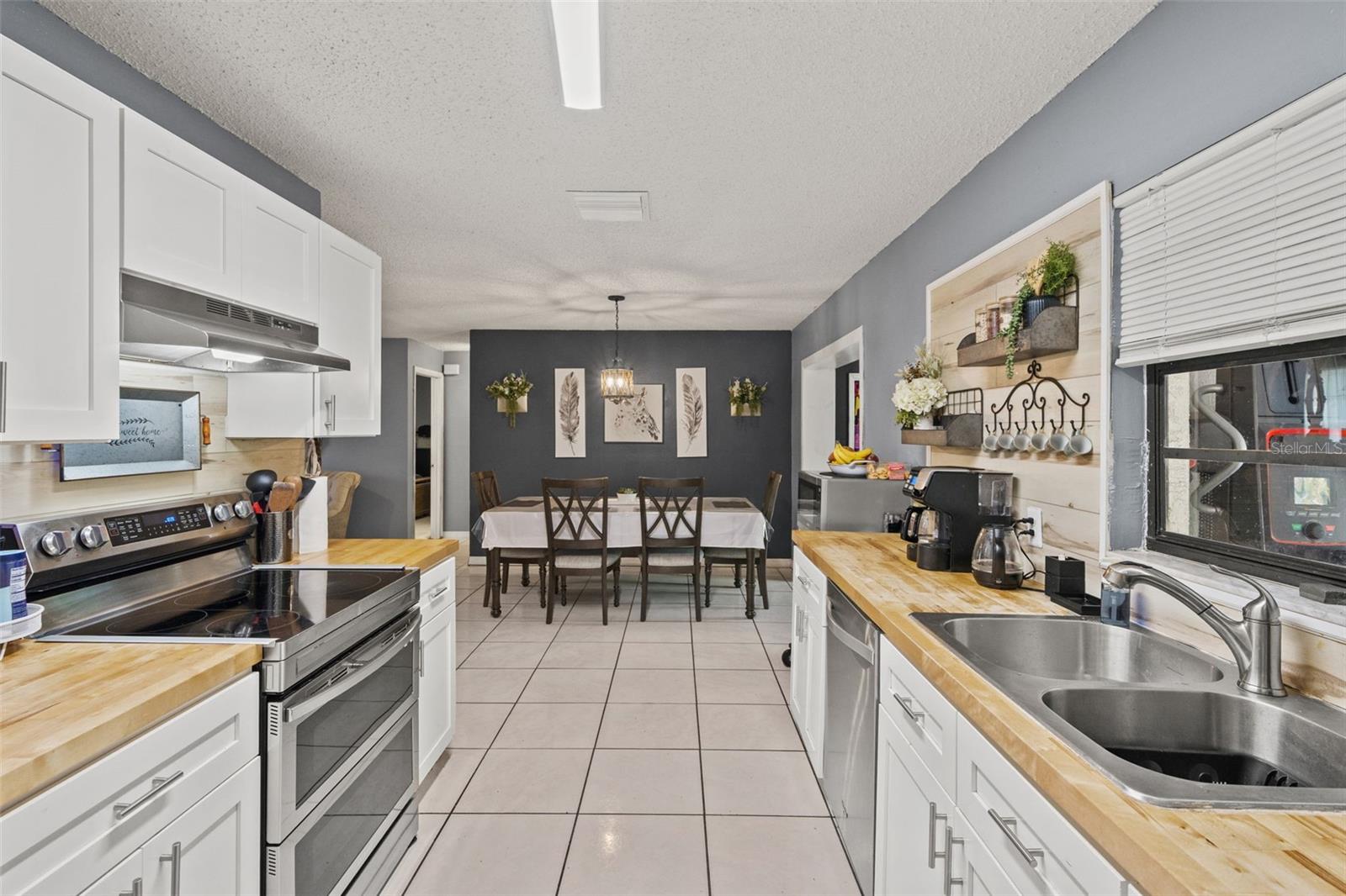 Image 11 of 28 For 12989 Linden Drive