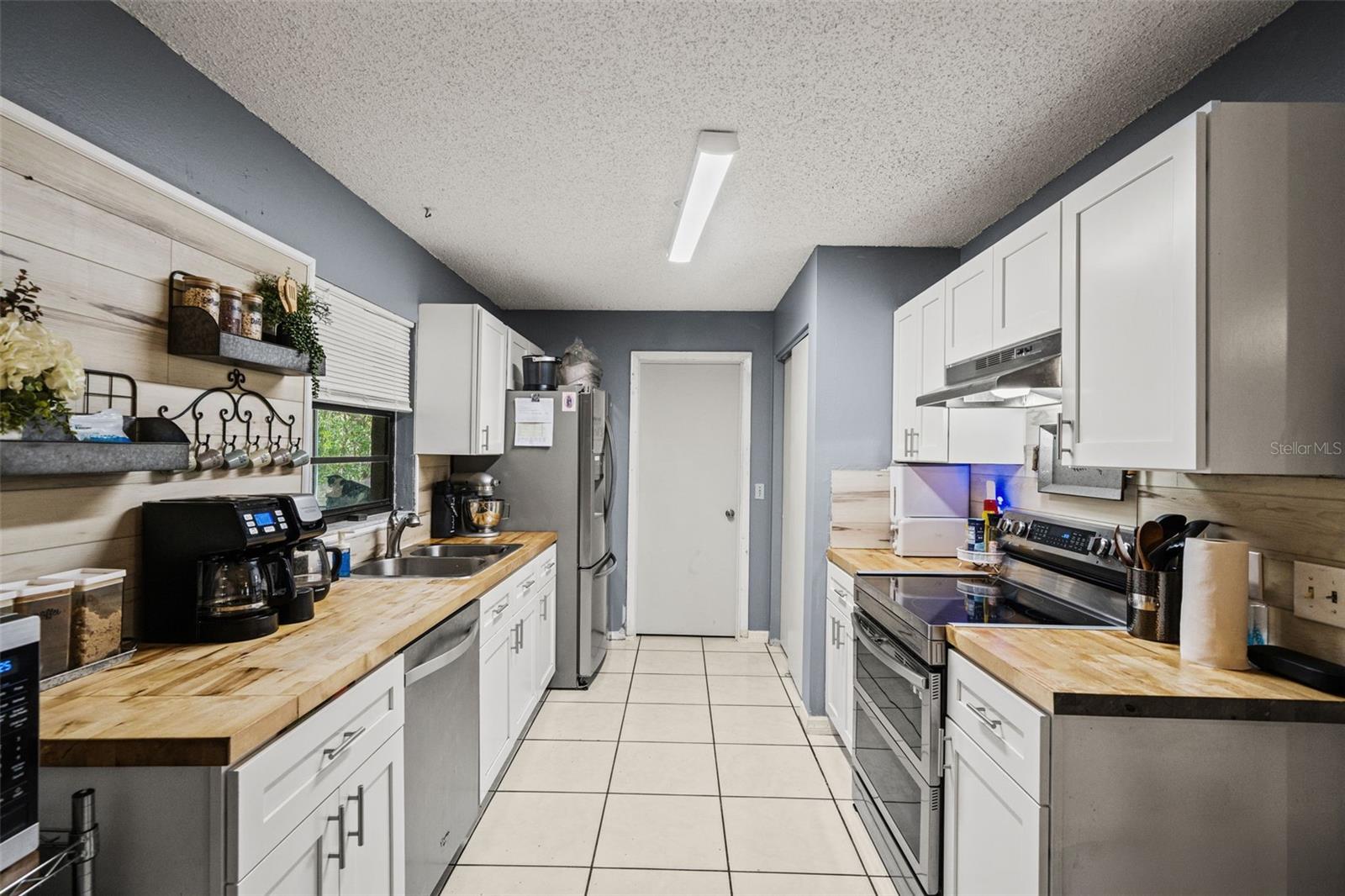 Image 12 of 28 For 12989 Linden Drive