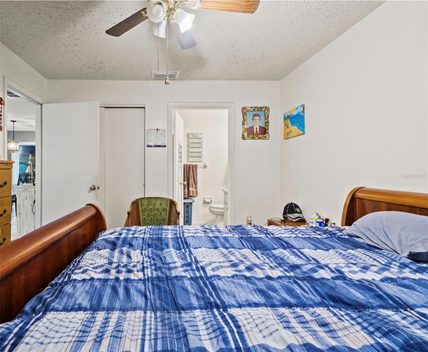 Image 18 of 28 For 12989 Linden Drive