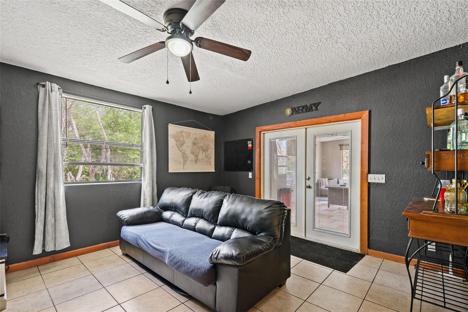 Image 5 of 28 For 12989 Linden Drive