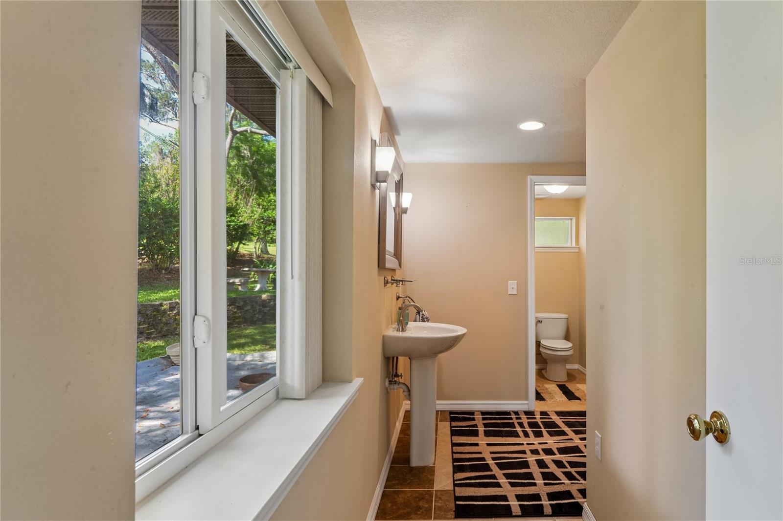 Image 24 of 63 For 39 Sunset Drive