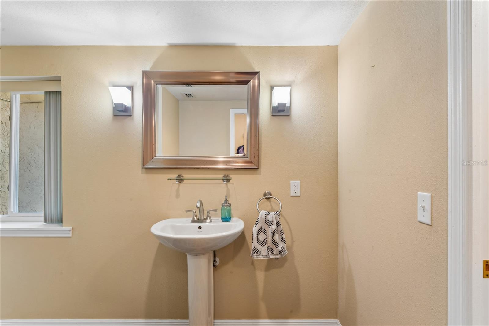 Image 25 of 63 For 39 Sunset Drive