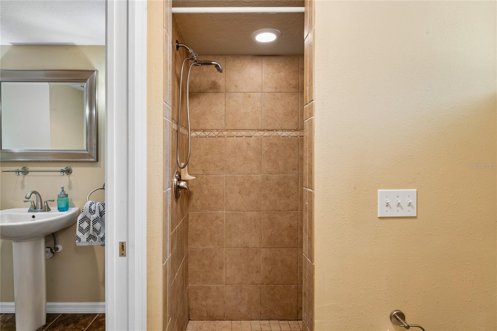 Image 26 of 63 For 39 Sunset Drive