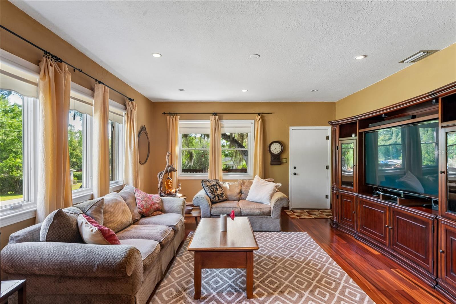 Image 7 of 63 For 39 Sunset Drive