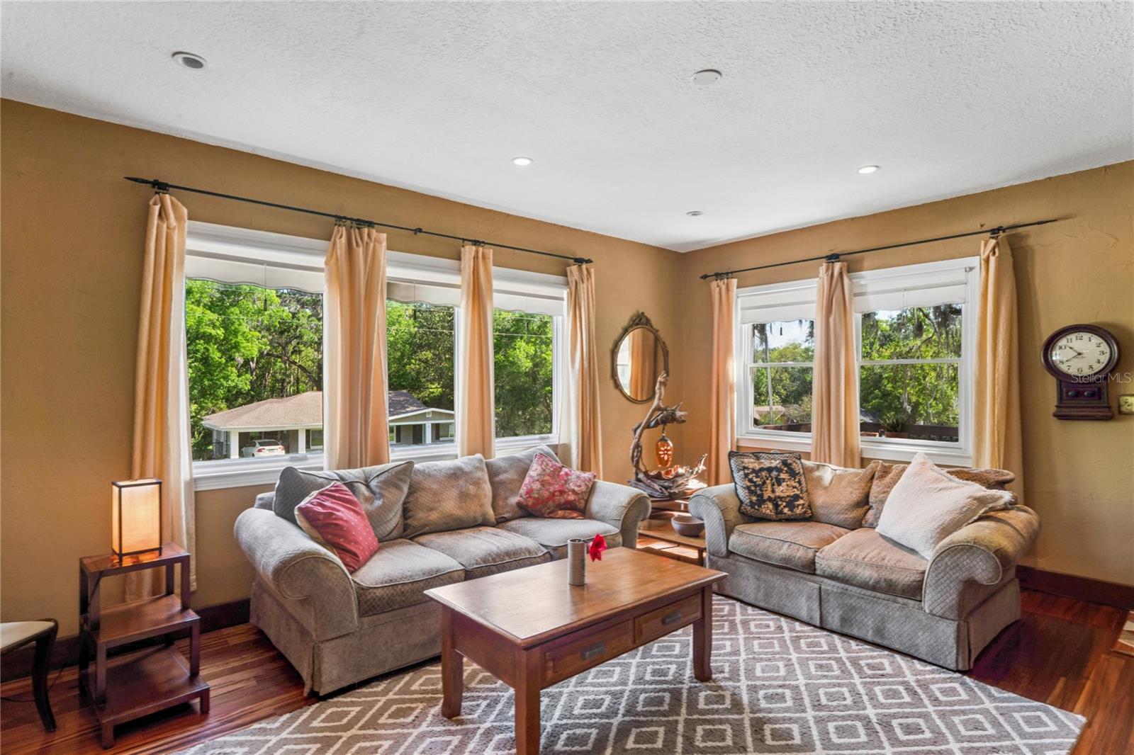 Image 8 of 63 For 39 Sunset Drive