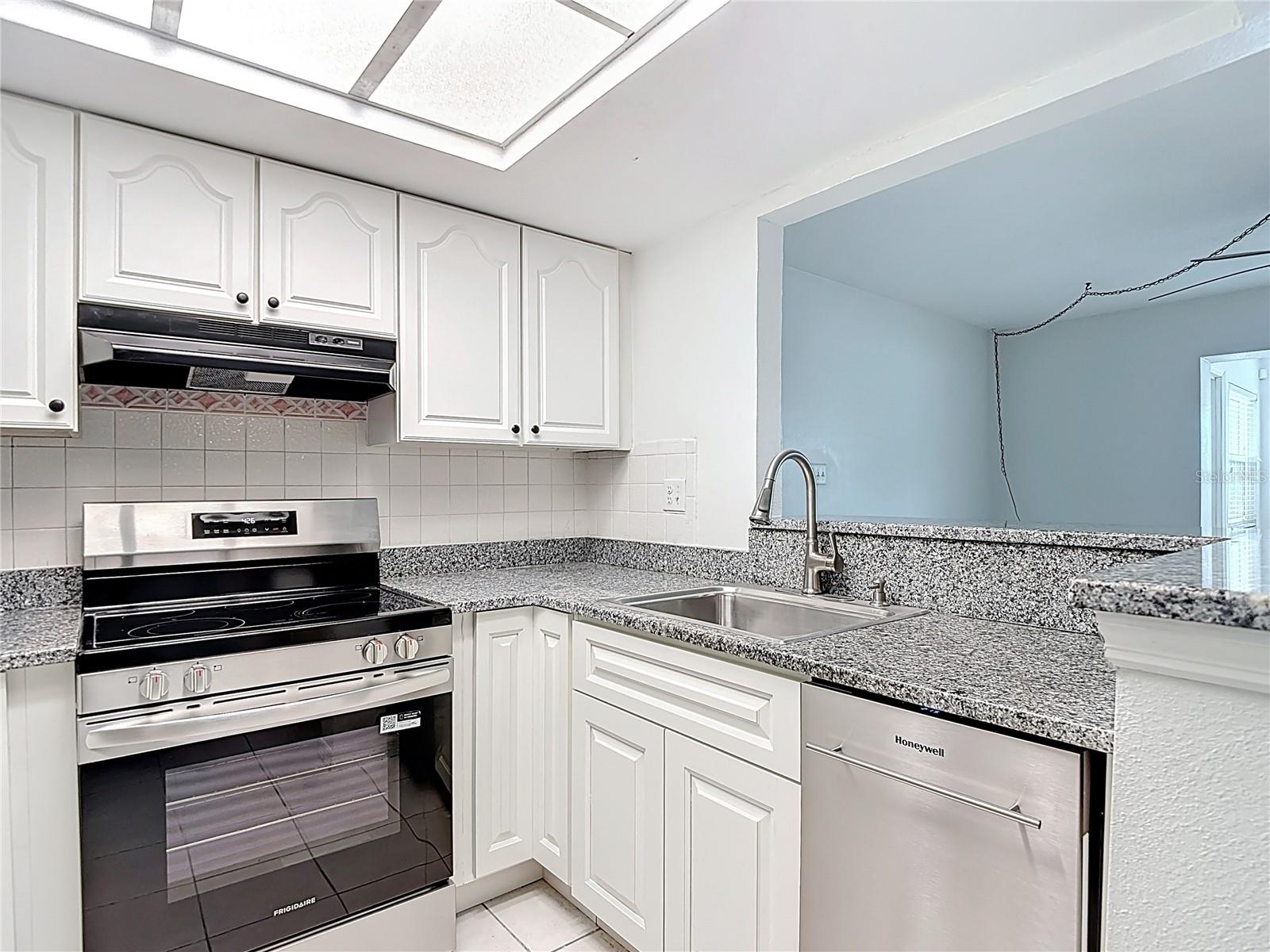 Image 21 of 54 For 5111 Amulet Drive 105