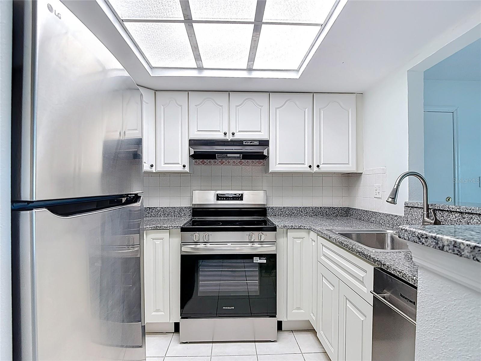 Image 22 of 54 For 5111 Amulet Drive 105