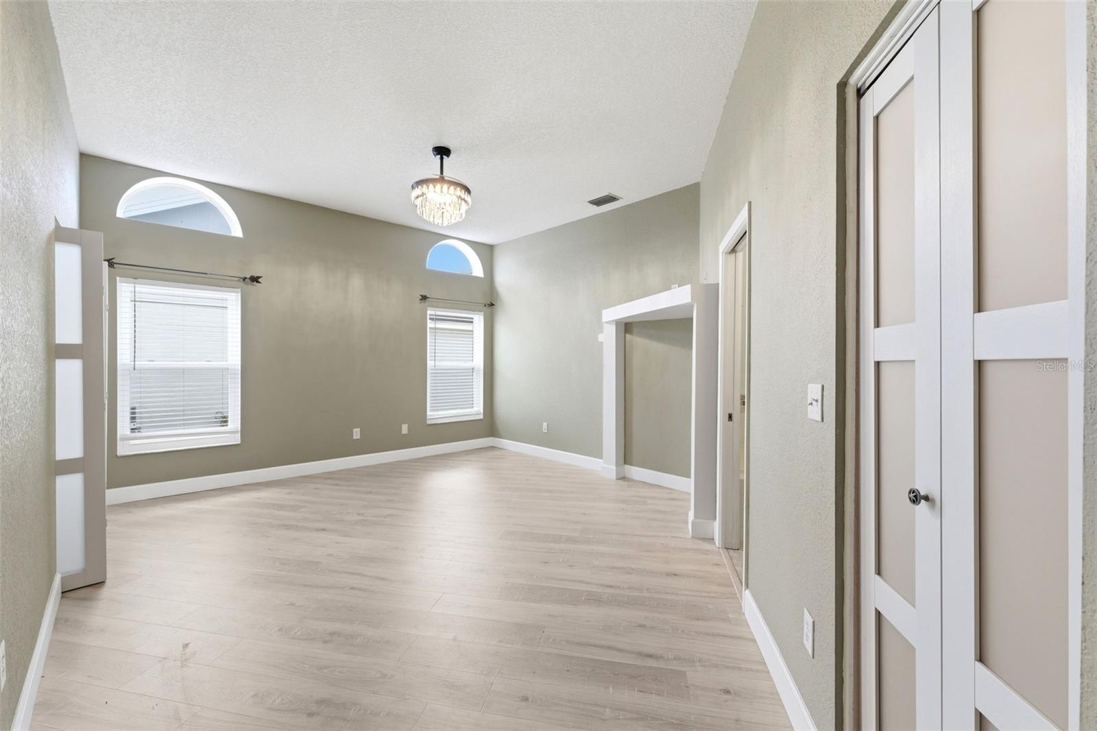 Image 17 of 71 For 11421 Glenmont Drive