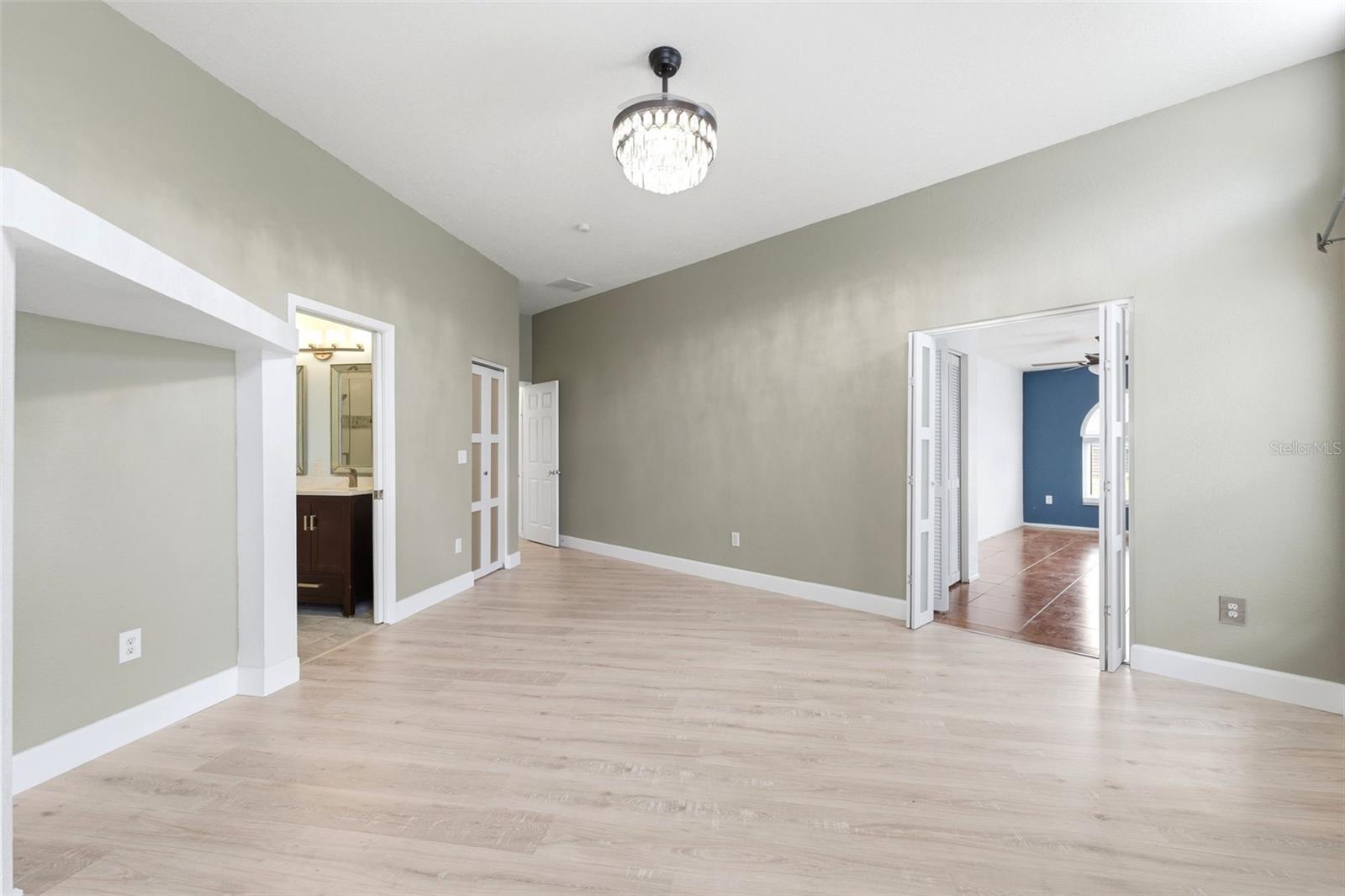 Image 18 of 71 For 11421 Glenmont Drive