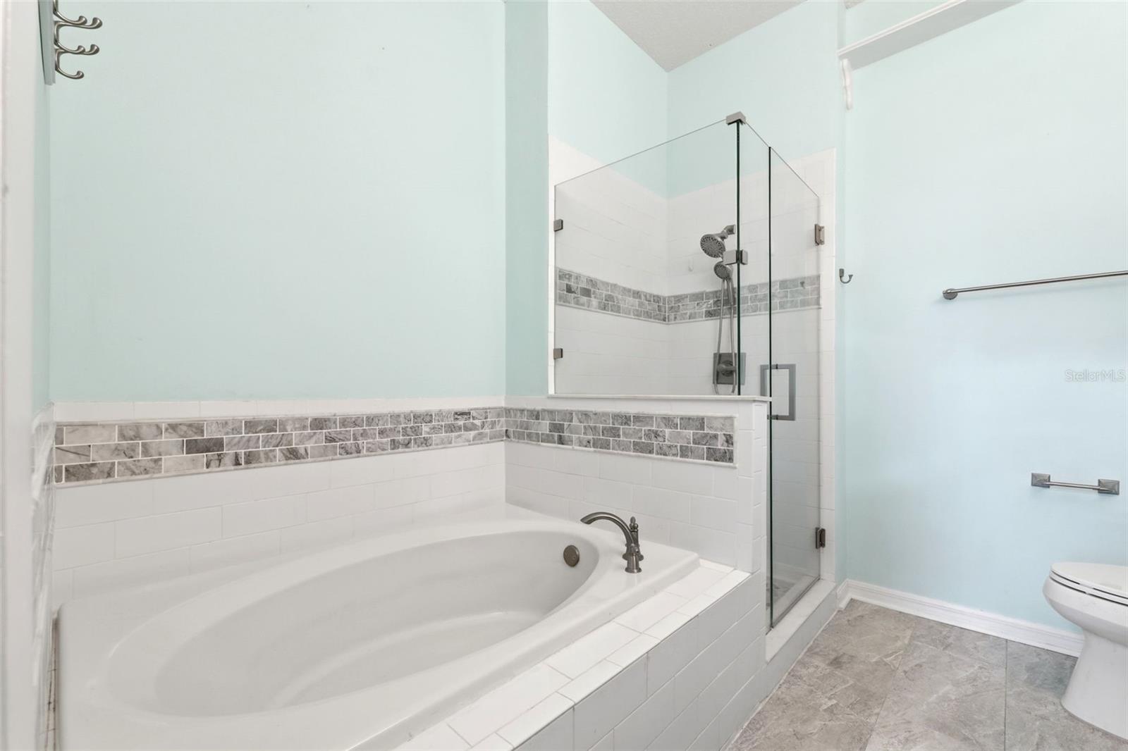 Image 21 of 71 For 11421 Glenmont Drive