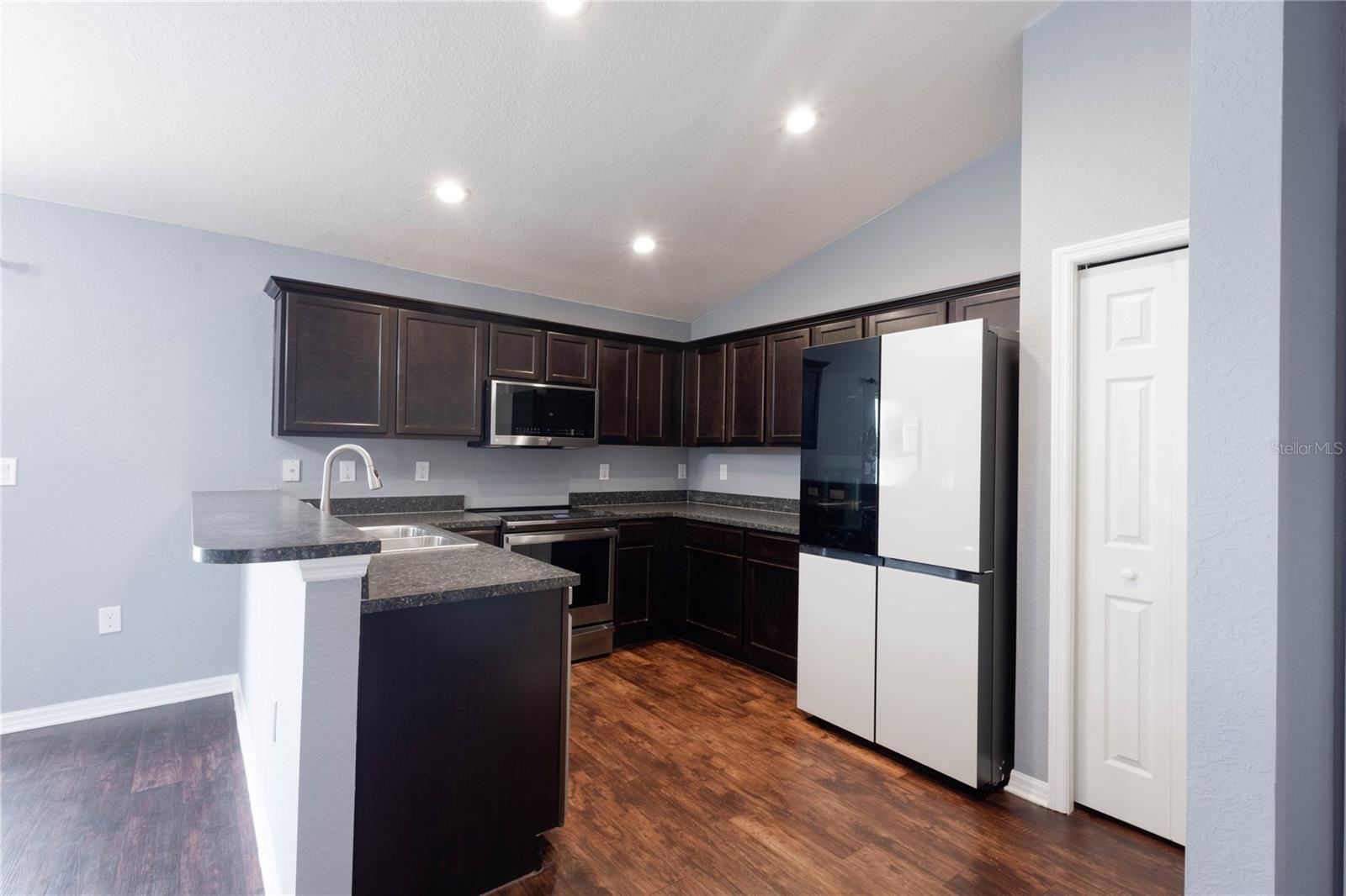 Image 4 of 29 For 6517 Bayston Hill Place