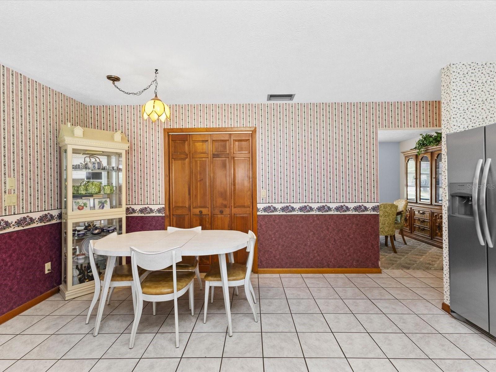 Image 8 of 64 For 10700 Luscombe Court