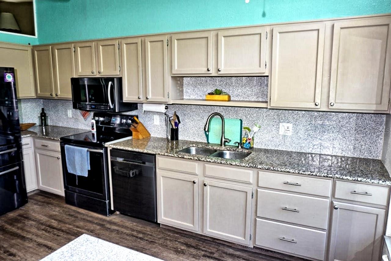 Image 19 of 42 For 1873 Mazo Manor T9