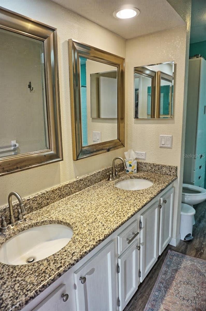 Image 27 of 42 For 1873 Mazo Manor T9