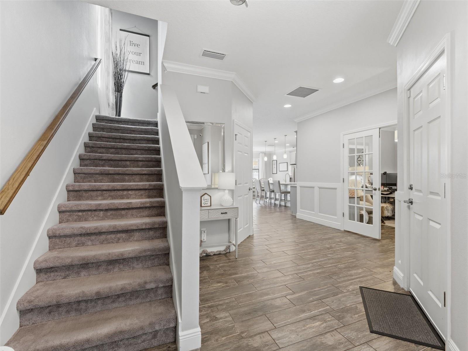 Listing photo id 2 for 13099 Burns Drive