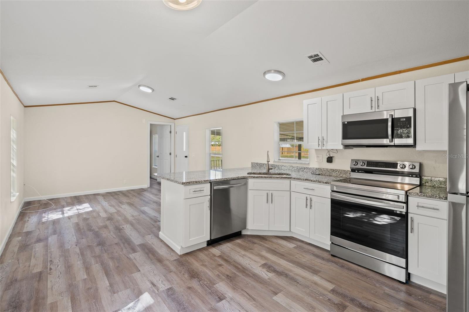 Image 11 of 51 For 3345 Ballard Street