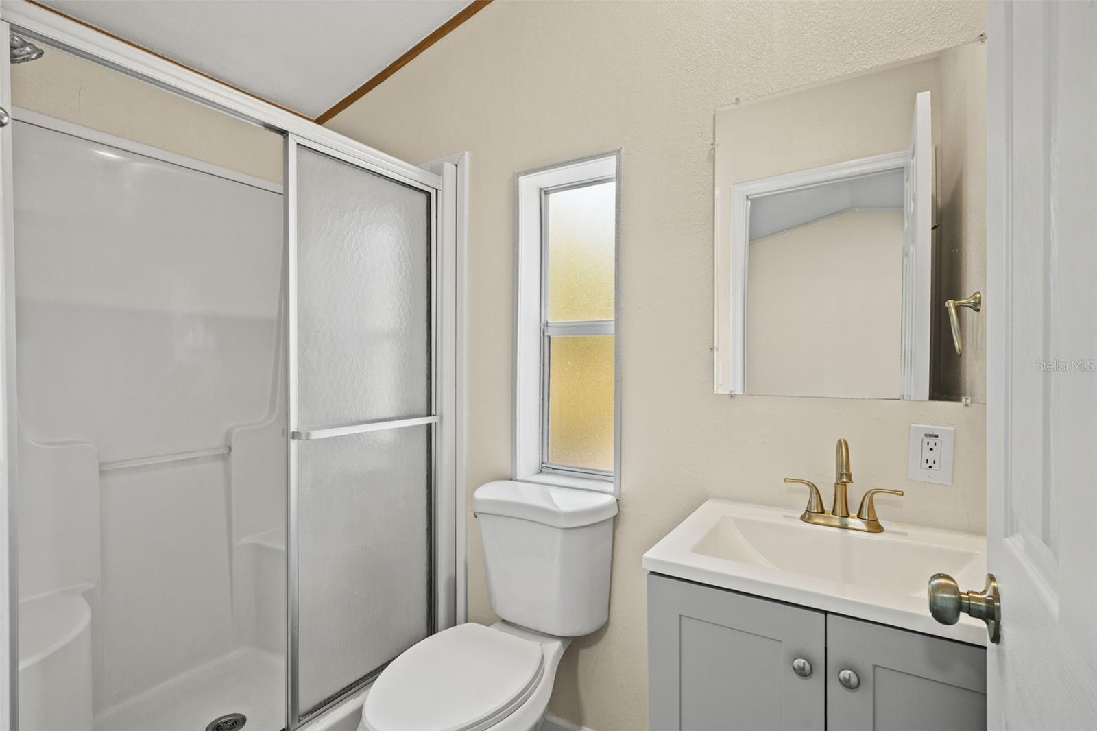 Image 16 of 51 For 3345 Ballard Street