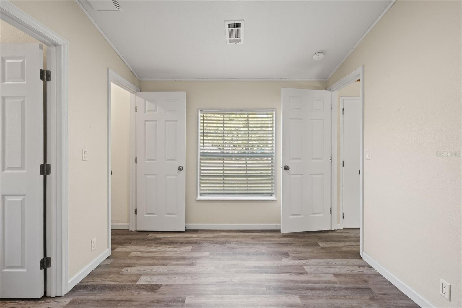 Image 17 of 51 For 3345 Ballard Street