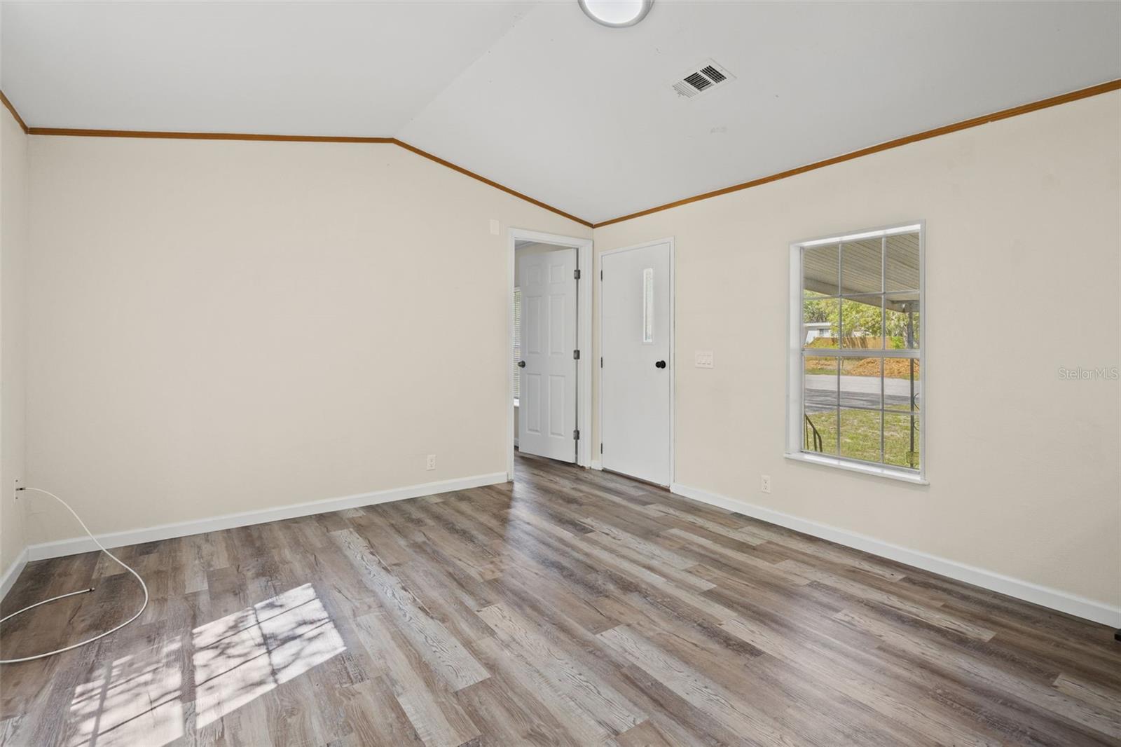 Image 9 of 51 For 3345 Ballard Street