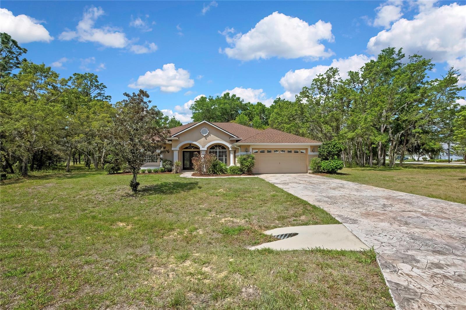 Listing photo id 9 for 2 Woodlee Court S