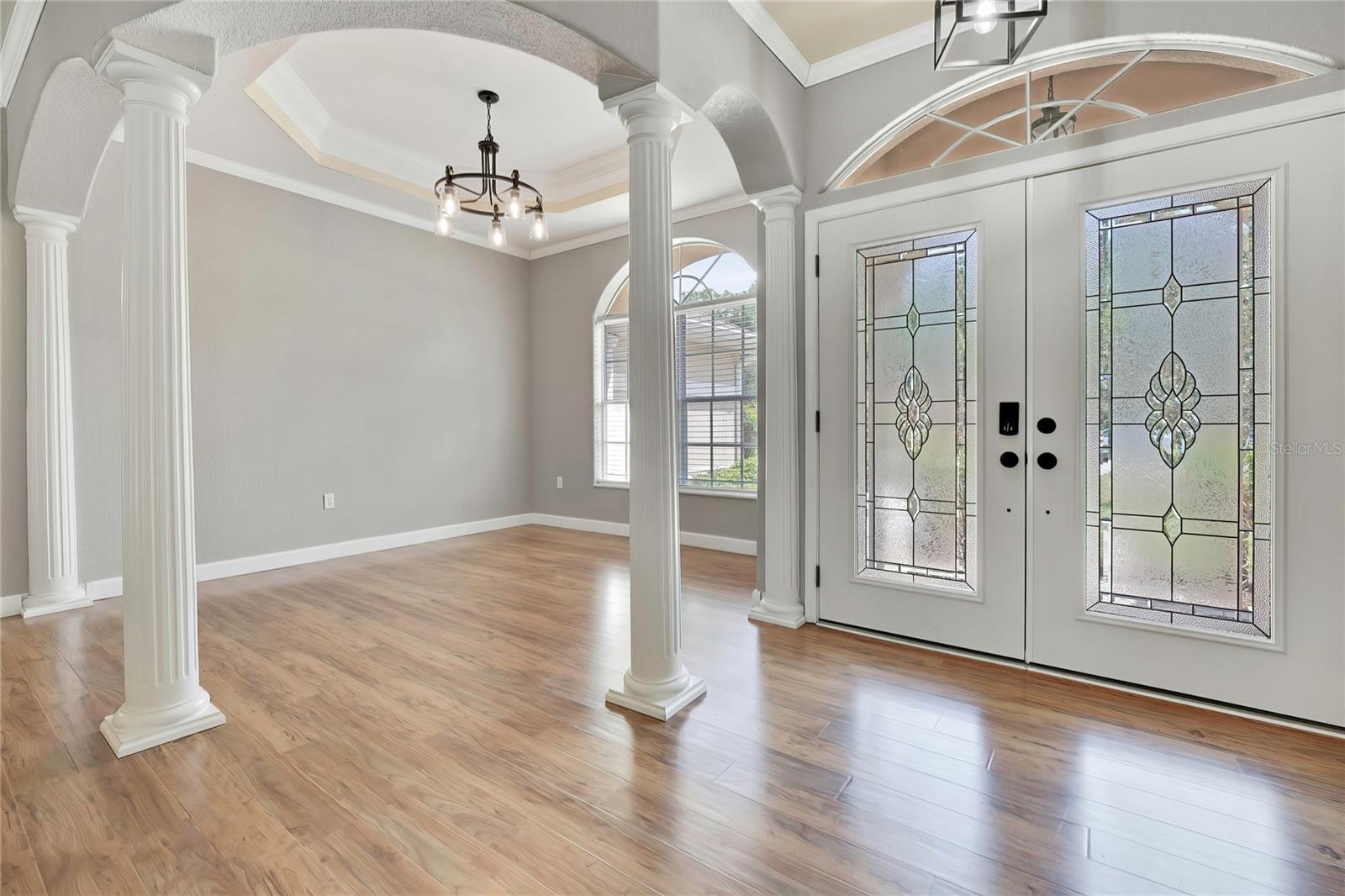 Listing photo id 10 for 2 Woodlee Court S