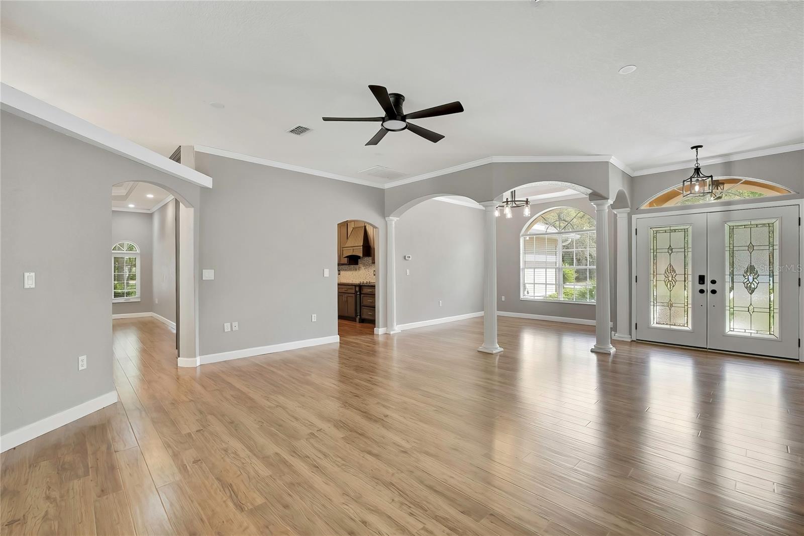 Listing photo id 15 for 2 Woodlee Court S