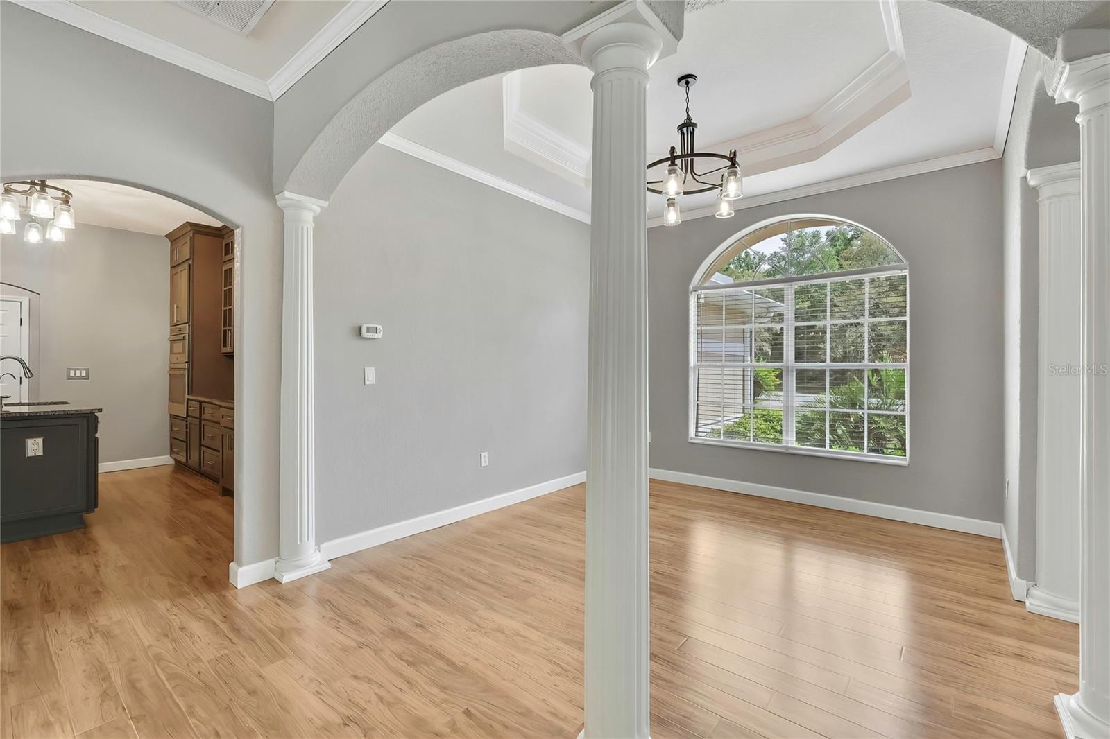 Listing photo id 16 for 2 Woodlee Court S