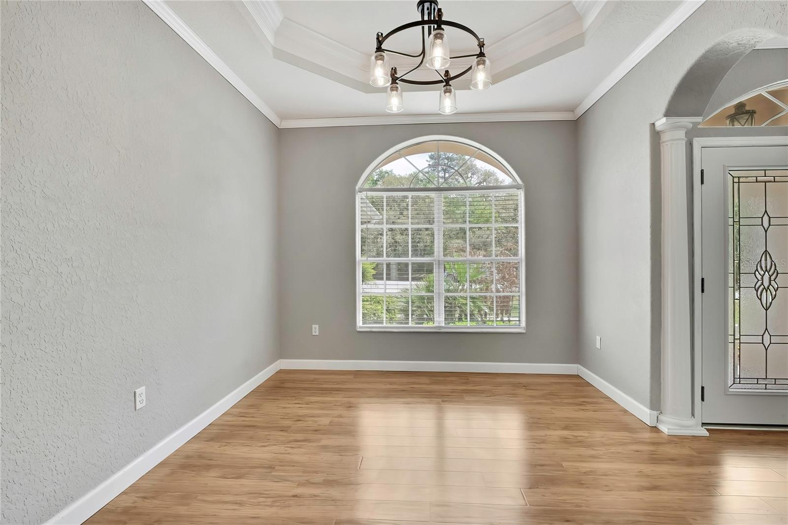 Listing photo id 17 for 2 Woodlee Court S