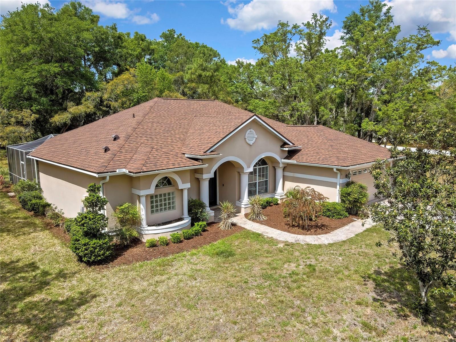 Listing photo id 0 for 2 Woodlee Court S