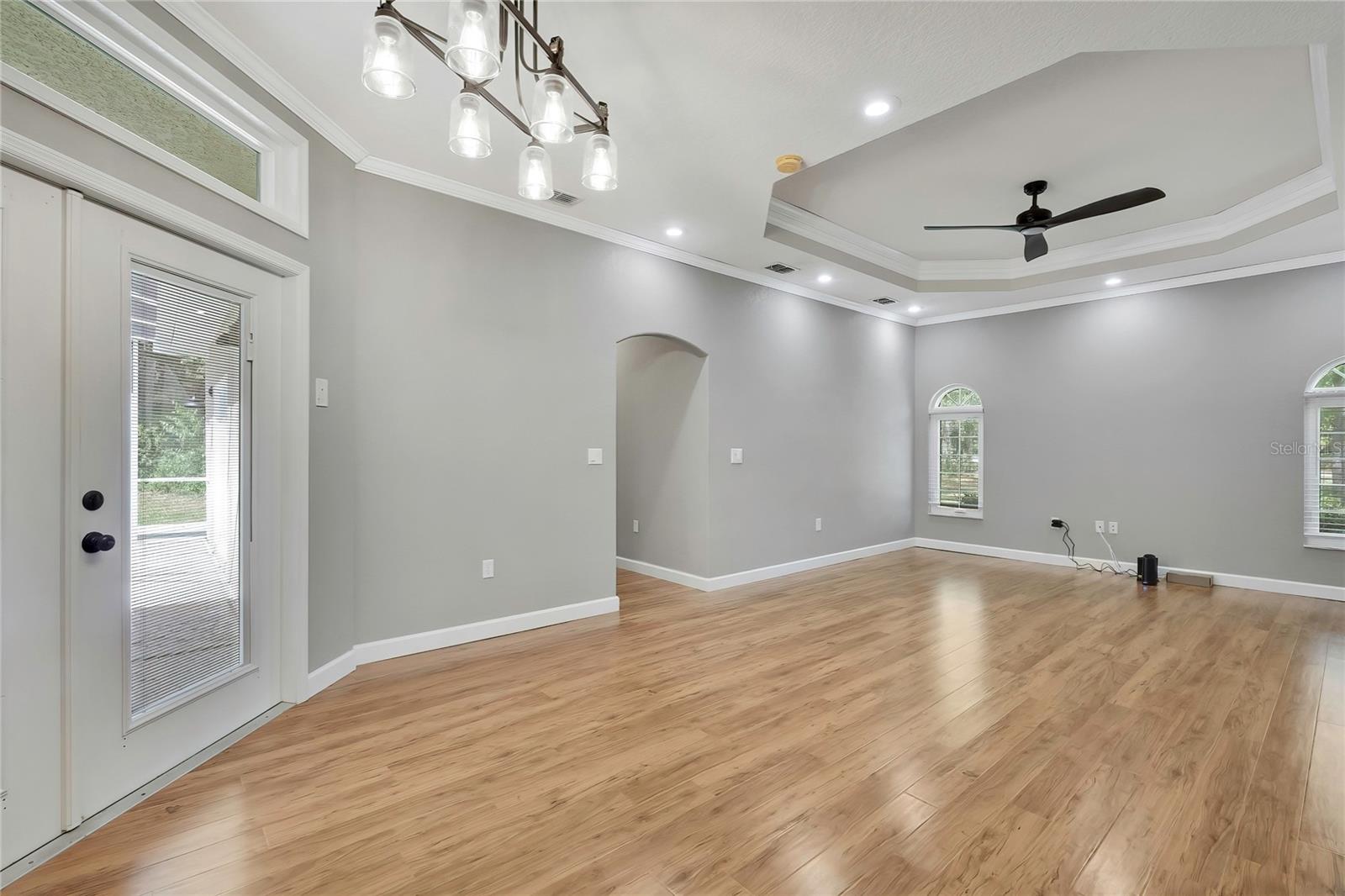 Listing photo id 18 for 2 Woodlee Court S