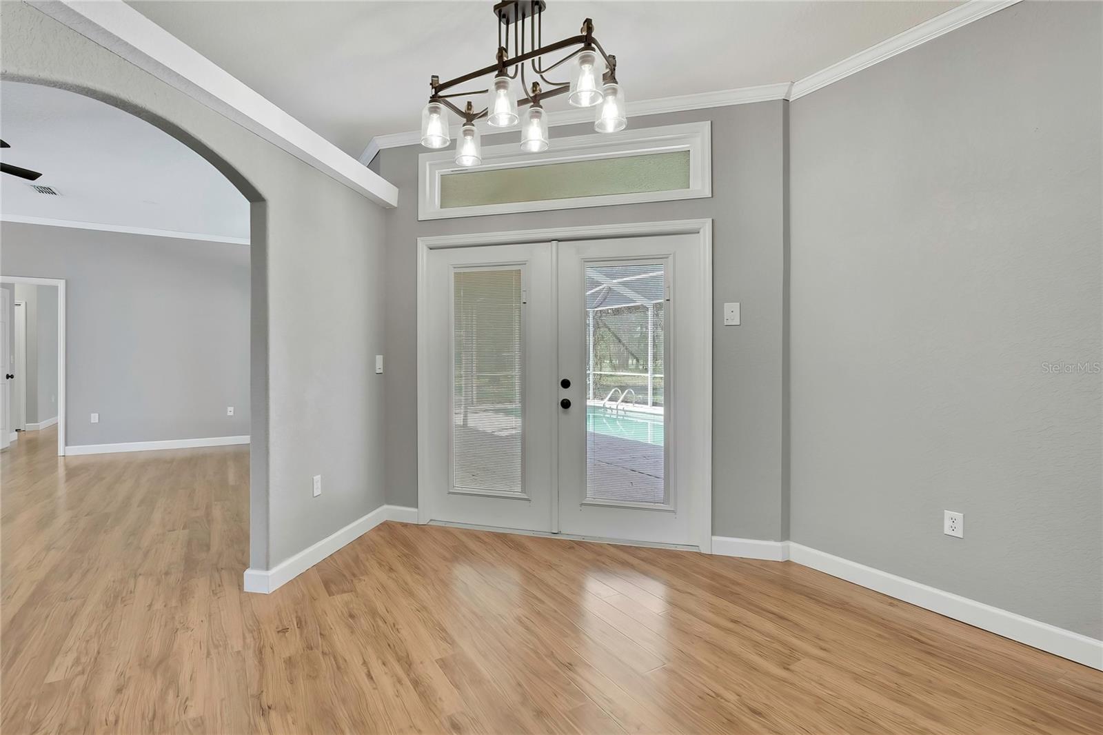 Listing photo id 19 for 2 Woodlee Court S