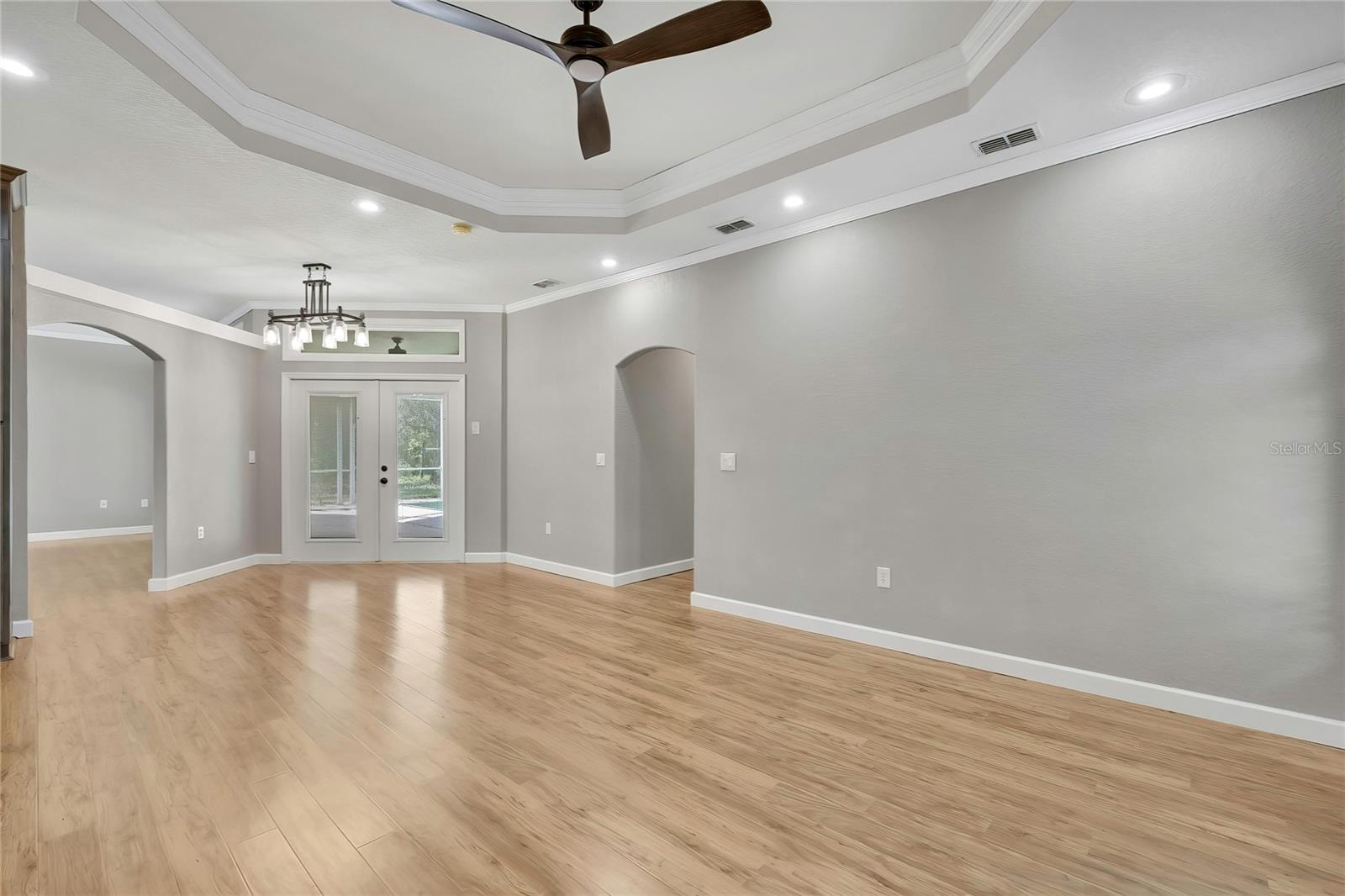 Listing photo id 21 for 2 Woodlee Court S